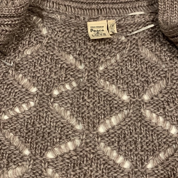 𝅺URBAN Behavior long knitted vest size XS acrylic and wool mix- great condition - Picture 7 of 10